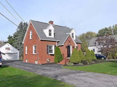 5088 Parker Rd, Hamburg, NY 14075