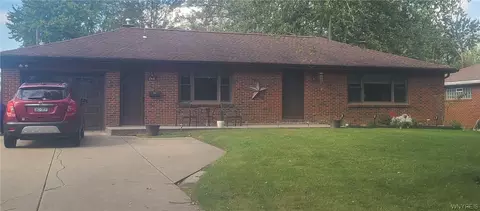 146 Woodlane Dr, West Seneca, NY 14224
