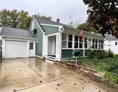 4 Willow Ct, Cheektowaga, NY 14225