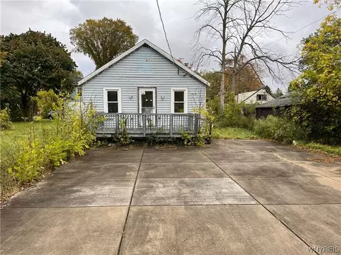 9609 Maplewood St, Evans, NY 14006