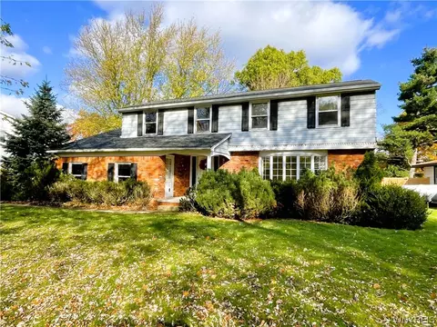55 Carriage Hl E, Amherst, NY 14221