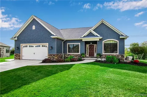 4601 Gentwood Dr, Williamsville, NY 14221