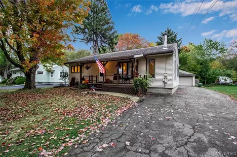 6393 Versailles Rd, Hamburg, NY 14085