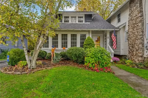 23 Church St, Lancaster, NY 14086
