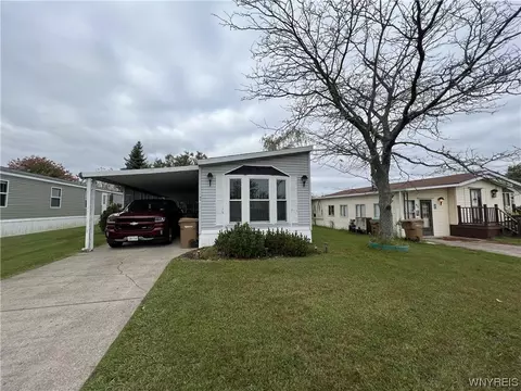 33 Harmony Ln, Cheektowaga, NY 14225