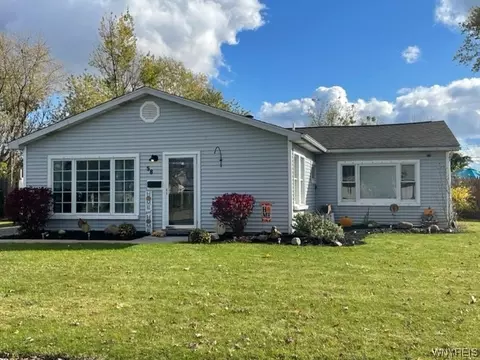 58 Carol Ln, Grand Island, NY 14072