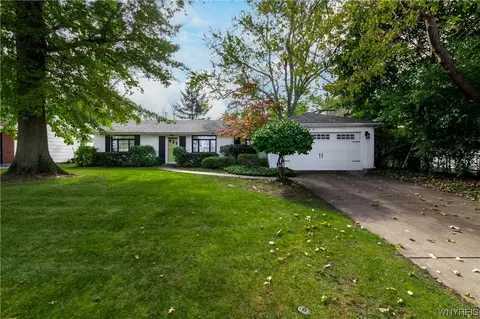 37 Campus Dr W, Amherst, NY 14226