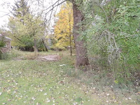 11 Kauderer Pl, West Seneca, NY 14224