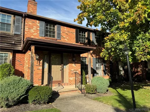223 Wedgewood Dr, Amherst, NY 14221