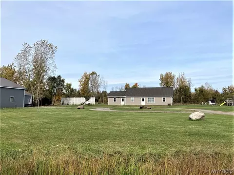 9801 Town Line Rd, Somerset, NY 14012