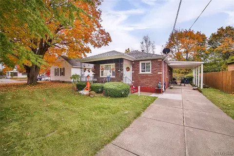 7025 Frontier Ave, Niagara Falls, NY 14304