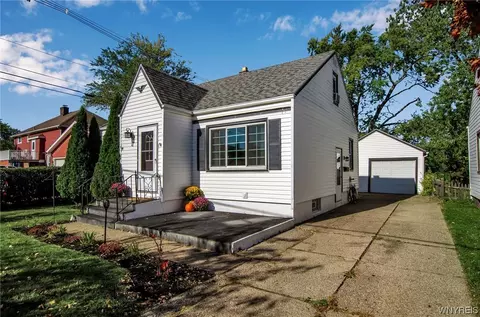42 Park Rd, Buffalo, NY 14223