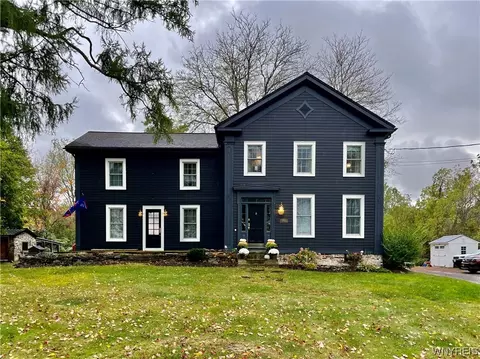 5744 Leete Rd, Lockport, NY 14094