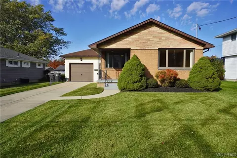 94 Laurelton Dr, West Seneca, NY 14224