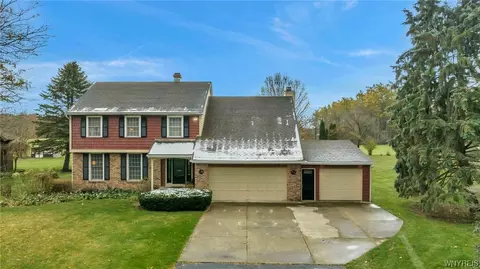 100 Pinewood Trl, East Aurora, NY 14052