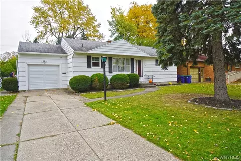 131 Coronation Dr, Amherst, NY 14226