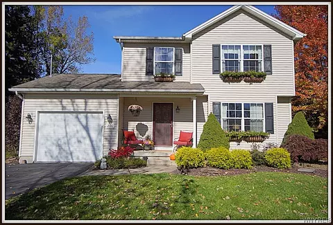 2100 N Creek Rd, Lake View, NY 14085