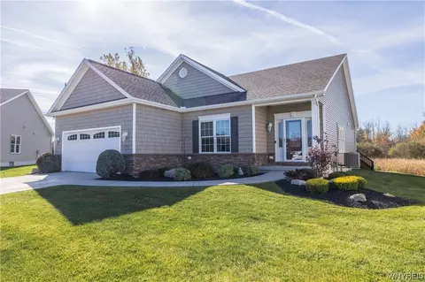 5614 Chatham Ln, Clarence Center, NY 14032