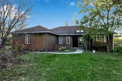 3896 Root Rd, Hartland, NY 14067