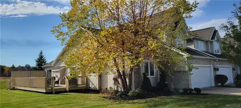 277 White Oak Ter, Grand Island, NY 14072
