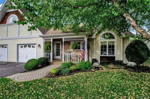 9 Sweet Bay Ln, Amherst, NY 14221