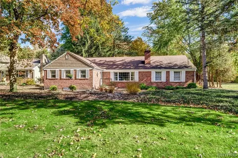 4695 Creek Rd, Lewiston, NY 14092