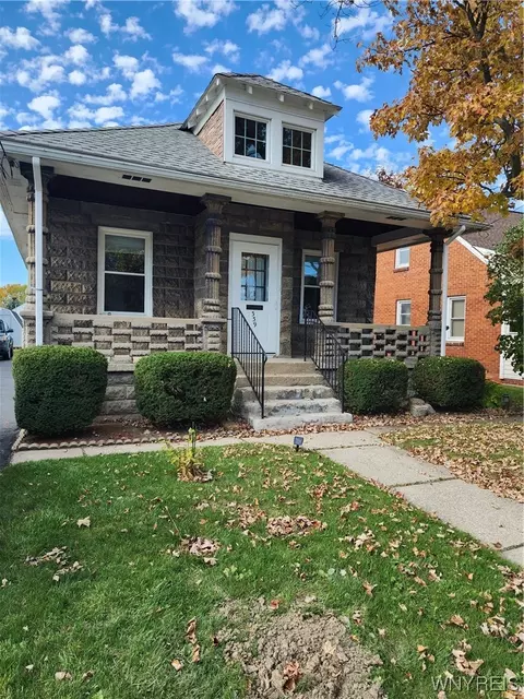 339 Aurora St, Lancaster, NY 14086