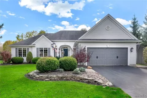 1314 Majestic Woods Dr, Grand Island, NY 14072