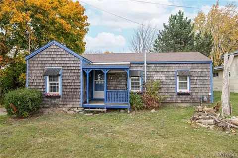 5947 Main Rd, Stafford, NY 14143