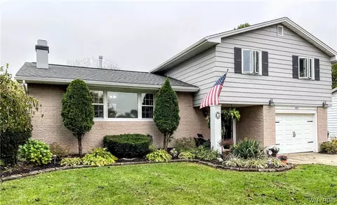 927 E Alaura Dr, Alden, NY 14004
