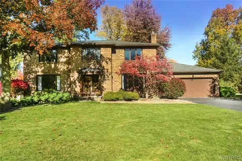 119 Shadow Wood Dr, East Amherst, NY 14051