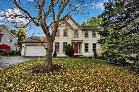 1253 Warren Dr, Aurora, NY 14052
