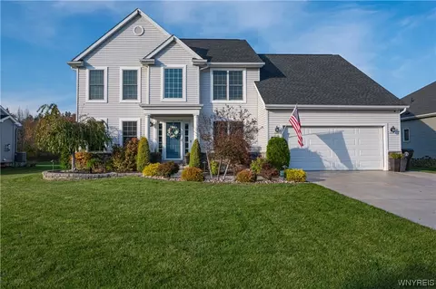 51 Worthington Ln, Lancaster, NY 14086