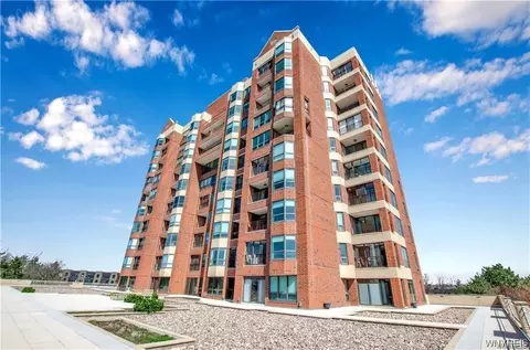 207 Admirals Walk Cir #207, Buffalo, NY 14202