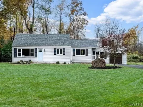 4490 W Overlook Dr, Buffalo, NY 14221
