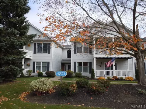 4821 Cambridge Dr #H, Lockport, NY 14094