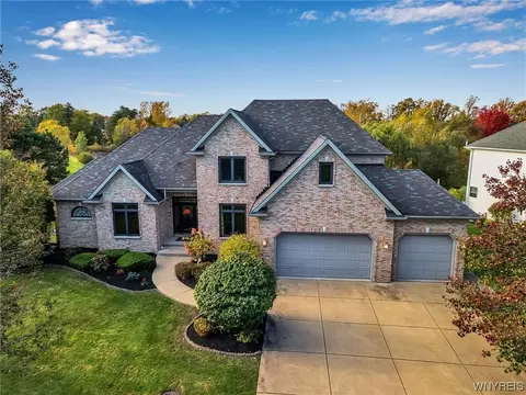 8940 Connemara Ln, Clarence Center, NY 14032