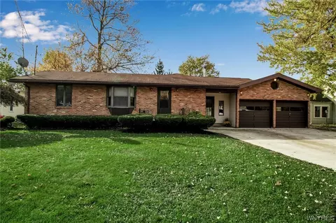 5892 Rosewood Ter, Lake View, NY 14085