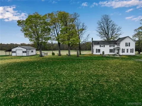 10300 W Shelby Rd, Shelby, NY 14105