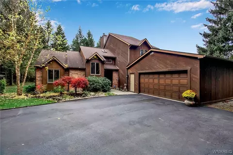 4340 Reiter Rd, Aurora, NY 14052