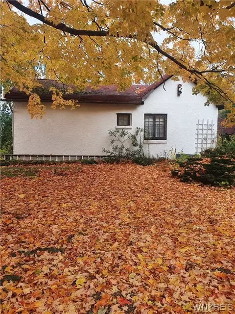 135 Norwood Ave, Hamburg, NY 14075