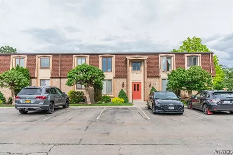 80 Groton Dr #3, Amherst, NY 14228