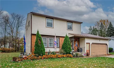 21 Lyrae Dr, Getzville, NY 14068
