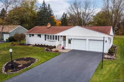 6419 Hamm Rd, Lockport, NY 14094
