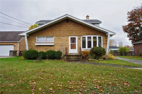 55 S Irwinwood Rd, Lancaster, NY 14086