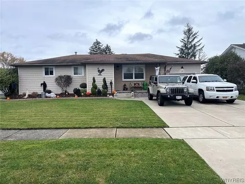34 Queens Dr, West Seneca, NY 14224