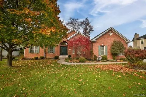 248 Forest Creek Ln, Grand Island, NY 14072
