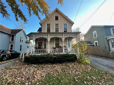 24 Prentice St, Lockport, NY 14094