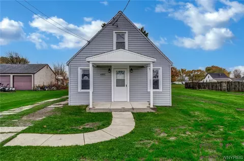 4785 Chester Ave, Niagara, NY 14305