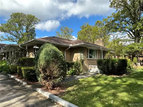 4 Woodland Ter, Cheektowaga, NY 14225